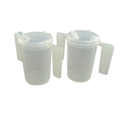 Feeding Cup includes 2 lids and handles